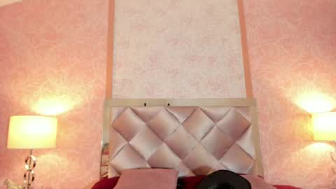 avawhiite online show from 11.17.25