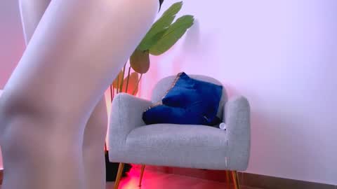 Snapshot of aveline_nuit chatting on 02.14.26 Hi im aqua is nice with me online show from 02.14.26