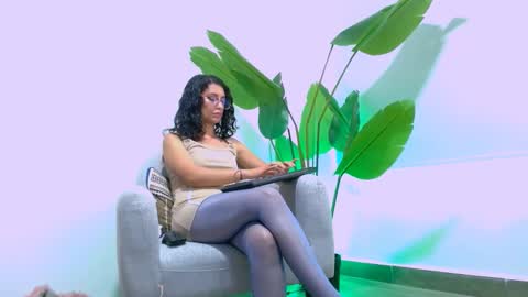 Snapshot of aveline_nuit chatting on 02.24.26 Hi im aqua is nice with me online show from 02.24.26