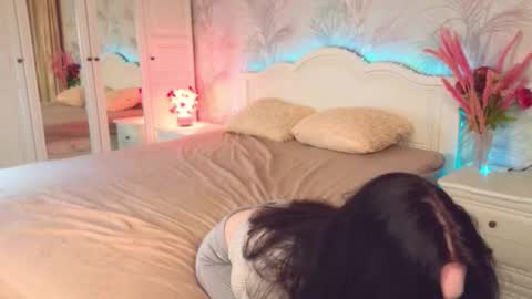 aveloria online show from 10.05.25