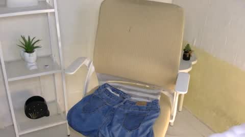 Snapshot of averageuncut1 chatting on 10.01.25 Rhian online show from 10.01.25