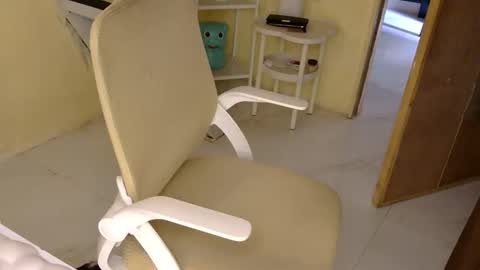 Snapshot of averageuncut1 chatting on 10.14.25 Rhian online show from 10.14.25