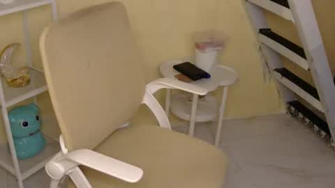 Snapshot of averageuncut1 chatting on 10.18.25 Rhian online show from 10.18.25