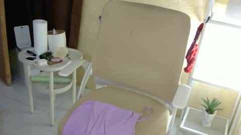 Snapshot of averageuncut1 chatting on 11.01.25 Rhian online show from 11.01.25