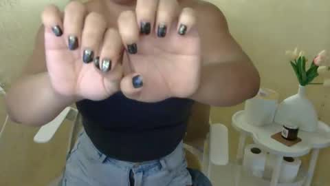 Snapshot of averageuncut1 chatting on 11.12.25 Rhian online show from 11.12.25