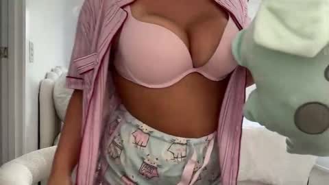 ur gf online show from 03.17.26