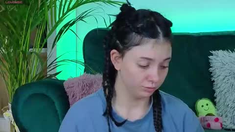 Snapshot of averywillow chatting on 10.21.25 AveryWillow online show from 10.21.25