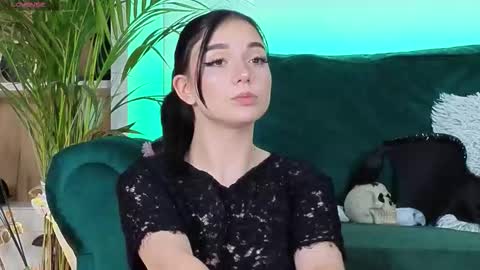 Snapshot of averywillow chatting on 11.04.25 AveryWillow online show from 11.04.25