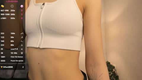 Snapshot of avgustajemes chatting on 03.04.26 Lucy online show from 03.04.26