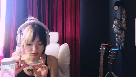 Avriel online show from 06.04.26