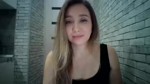 Snapshot of avinelra chatting on 03.25.26 avinelra online show from 03.25.26