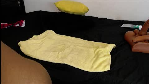 AVIS  online show from 10.15.25