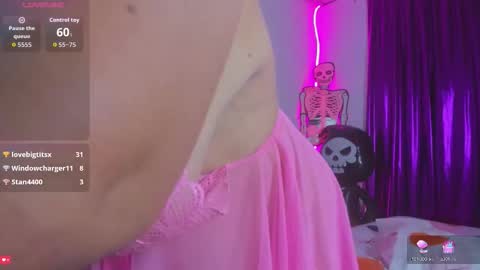 Snapshot of avril_jonson chatting on 10.24.25 avril_jonson online show from 10.24.25