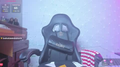 Snapshot of avril_jonson chatting on 11.15.25 avril_jonson online show from 11.15.25