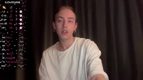 Snapshot of avril_pearly_ chatting on 12.08.24 avril_pearly_ online show from 12.08.24