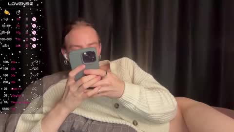 Snapshot of avril_pearly_ chatting on 12.08.24 avril_pearly_ online show from 12.08.24