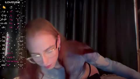 Snapshot of avril_pearly_ chatting on 10.03.25 avril_pearly_ online show from 10.03.25