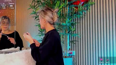 AVRILL CYRUX online show from 02.22.25