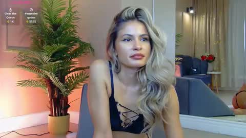 AVRILL CYRUX online show from 10.17.25