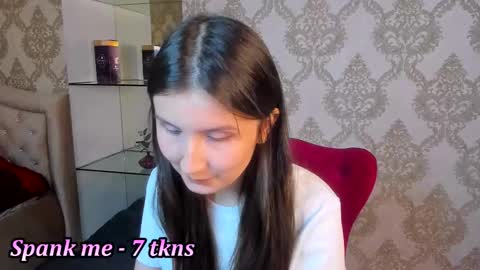 Snapshot of avrora_shy_ chatting on 10.16.25 Avrora online show from 10.16.25