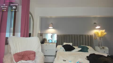 Snapshot of awesome_jolie chatting on 10.23.25 Jolie online show from 10.23.25