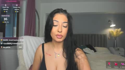 Snapshot of awesome_jolie chatting on 11.08.25 Jolie online show from 11.08.25