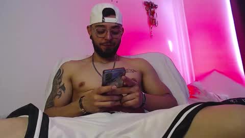 Independiente Model online show from 10.26.25