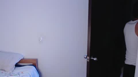 axel davis  online show from 10.08.25