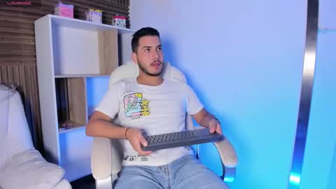 axel_grey_ online show from 10.07.25