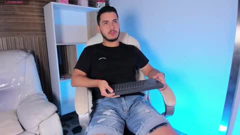 axel_grey_ online show from 10.08.25