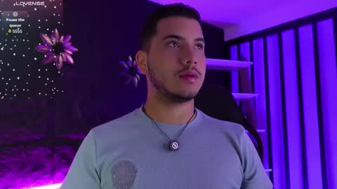 axel_grey_ online show from 12.15.25