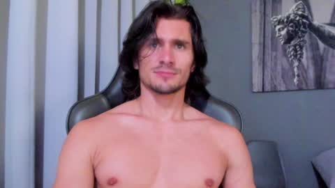 Axel online show from 12.30.24