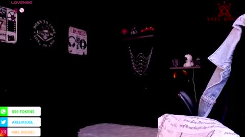 Snapshot of axel_rouse1 chatting on 10.02.25 Axel Rouse online show from 10.02.25