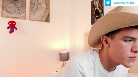 Snapshot of axel_sliim chatting on 10.12.25 axel slim online show from 10.12.25