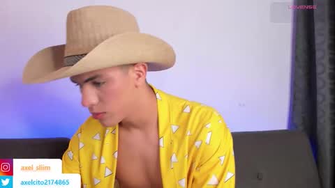 Snapshot of axel_sliim chatting on 10.30.25 axel slim online show from 10.30.25