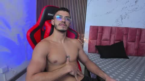 Axel  online show from 01.16.25