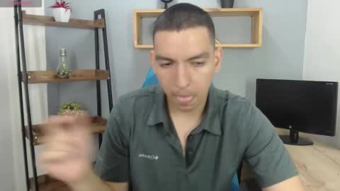 Snapshot of axel_stones_ chatting on 10.20.25 axel_stones_ online show from 10.20.25