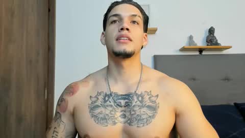 Snapshot of axel_taylor21 chatting on 10.10.25 INDEPENDENT MODEL online show from 10.10.25