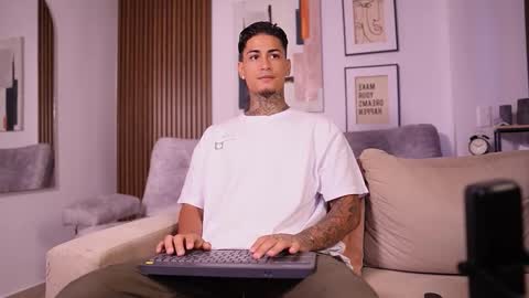 Agustin online show from 11.06.25