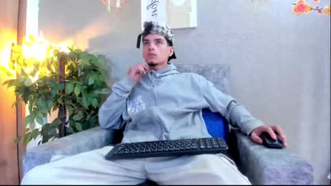 Snapshot of axel_wiliams chatting on 10.08.25 axel online show from 10.08.25