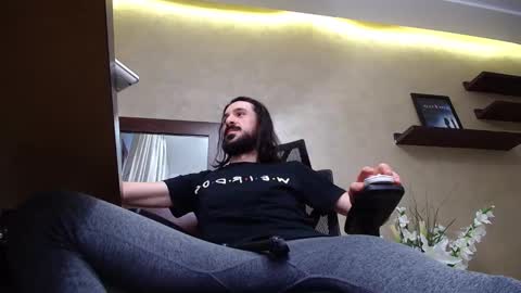 Snapshot of axelcolton chatting on 12.17.24 AxelColton online show from 12.17.24
