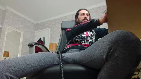Snapshot of axelcolton chatting on 12.23.24 AxelColton online show from 12.23.24