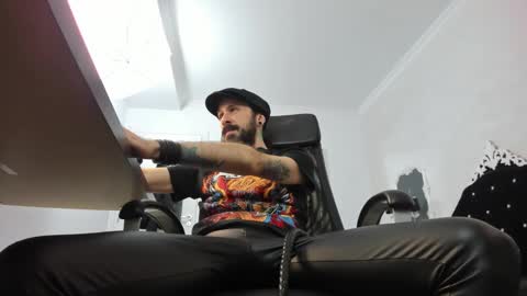 Snapshot of axelcolton chatting on 01.03.25 AxelColton online show from 01.03.25