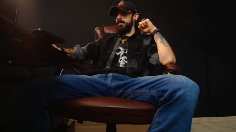 Snapshot of axelcolton chatting on 01.15.25 AxelColton online show from 01.15.25