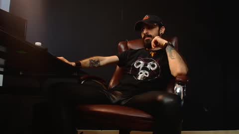 Snapshot of axelcolton chatting on 01.15.25 AxelColton online show from 01.15.25