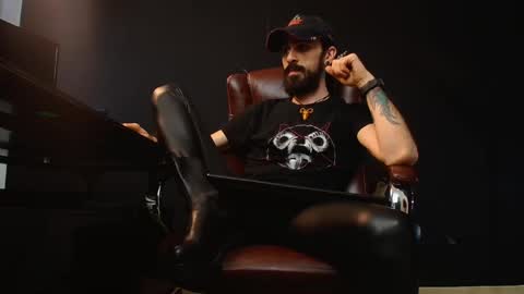 Snapshot of axelcolton chatting on 01.15.25 AxelColton online show from 01.15.25