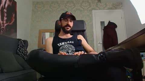 Snapshot of axelcolton chatting on 01.18.25 AxelColton online show from 01.18.25
