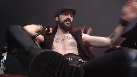 Snapshot of axelcolton chatting on 02.08.25 AxelColton online show from 02.08.25