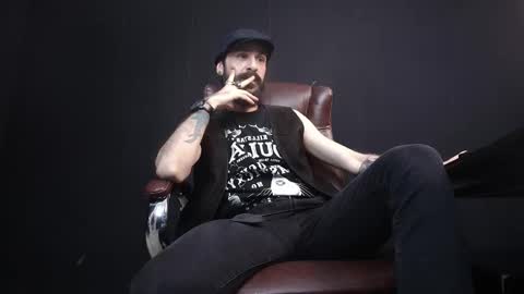 Snapshot of axelcolton chatting on 02.15.25 AxelColton online show from 02.15.25