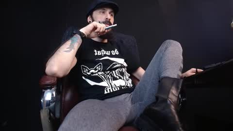 Snapshot of axelcolton chatting on 02.25.25 AxelColton online show from 02.25.25
